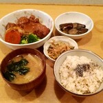 Monk’S Foods - ③お肉の定食  鶏団子と蕪の味噌煮 玄米で。
