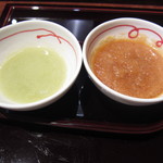 鉄板焼 よこはま - タレは、わさびと大根おろし。