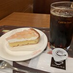 CAF de CRIE - 桃のタルトとアイスコーヒーです。（2021年4月）