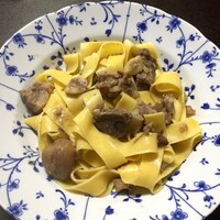 フォリオリーナ・デッラ・ポルタ・フォルトゥーナ - 猪のほほ肉と栗のストゥファート ラム酒風味とパッパルデッレ