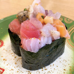 回転寿し トリトン - 【2021年03月】海鮮爆弾軍艦＠190円。