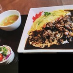 レストラン ユっぴー - オムカレーセット（ミニサラダ・スープ付）1,556円（税込）