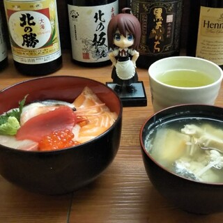 おまかせ丼 1000円 あら汁 0円 By 鈴木梅酒天 北の板さん 苫小牧 寿司 食べログ