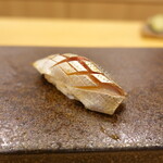 あま木 - 小肌は生に近い〆加減