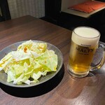 博多野菜巻き串焼き ここにこんね - 生ビールとお通し