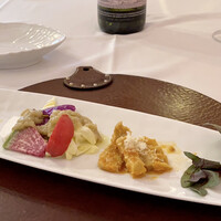 RISTORANTE REGA - アンティパスト
                      左から
                      ◎パルマ産生ハムと春キャベツ
                      ◎ 有機野菜のバーニャ・カウダ
                      ◎ トリッパの煮込み
                      ◎ 真蛸とセロリのマリネ