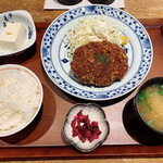 飯場魚金 - ジャンボメンチカツ定食