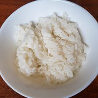 舵 - ご飯は普通で多めです。