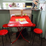 台風飯店 - 店内（テーブル席）