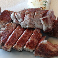 ステーキハウス　genpei - お肉アップ