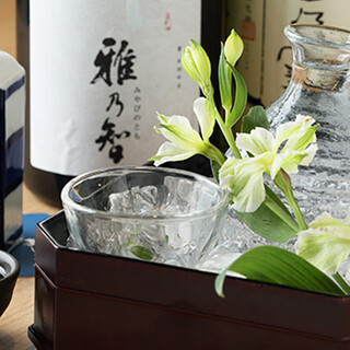 全国各地の日本酒をメインに幅広い品揃えのドリンクをご用意