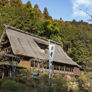 每次到訪都能看到嶄新的表情，日本建築的美麗氛圍。