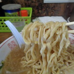 ラーメン二郎 - 夢中で食べる