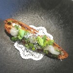 La Brianza - 自家製アンチョビクロスティーニラベンダーの香り。アンチョビの風味とハーブのさわやかな香り絶妙な塩味で、スプマンテあっという間なくなった～(≧∇≦)b☆