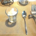 La Brianza - セージとレモンのソルベ。おいしいお口直し　いつも写真が後ろの方になっちゃうけれど、おいしくていい仕事をしてくれるポンケなの～