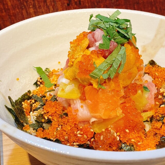 赤坂 魚ぴー 赤坂見附 海鮮丼 食べログ