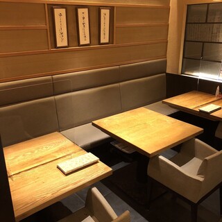 2名様向かい合わせのお席です