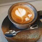 il Ktutti - 優雅で奥深い香りのラテに、まろやかなミルクが重なり毎回うっとりする美味しさ
