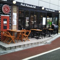 Mark Matsuoka Grill 中目黒 - 目黒川沿い、ガラス張りのオープンカフェ