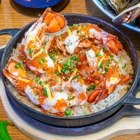 オマール海老とずわい蟹の炊き込みご飯いくらのせ