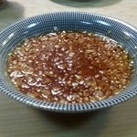 栄寿司 - 生姜とニンニクのタレ