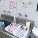 ニューラッキー食堂 - 手洗い場・紙ナプキン等