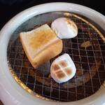 火鉢かふぇ 壽庵 - こんな感じで焼きます