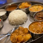 ヴェヌス サウスインディアンダイニング - ヘルシーなカブのヴェジカレー＆スパイシーラムキーマetc.