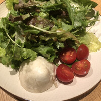 オービカ モッツァレラバー 横浜店 - モッツァレラサラダ