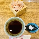 米と天ぷら 悠々 - 鰹節
            天つゆ・塩