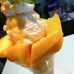 フルーツカフェ　フルータス - マンゴーパフェ