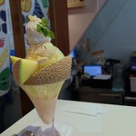 フルーツカフェ　フルータス - マスクメロンパフェ