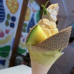 フルーツカフェ　フルータス - マスクメロンパフェ