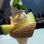 フルーツカフェ　フルータス - マスクメロンパフェ