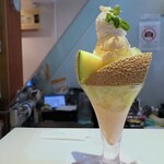 フルーツカフェ　フルータス - マスクメロンパフェ