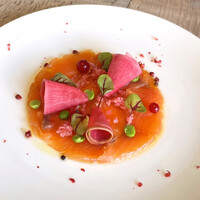 QUAND L'APPETIT VA TOUT VA ! - 自家製燻製のサクラマスのカルパッチョ