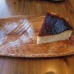 ユニオンカフェ - 自家製バスク風ベイクドチーズケーキ