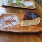 Yunionkafe - 自家製バスク風ベイクドチーズケーキ