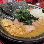ラーメン 環2家 - ごま+フライドガーリック投入