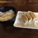 東京豚骨拉麺 しゃかりき - 餃子セット275円