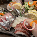 かもめ食堂 - 刺し身の盛合せ