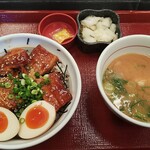 なか卯 - 豚角煮丼（￥６９０）、豚汁＆つけものセットで￥２４０