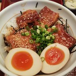 なか卯 - 豚角煮丼のアップ