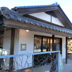 Ippo Bakery - Exterior