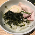 Japanese Ramen Noodle Lab Q - 〆飯にチャーシュー乗せてスープをかけてみた