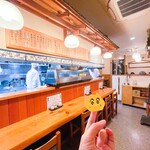 やすだ - 清潔で綺麗な店内。奥にお座席があり、テレビもあってくつろげます。タバコも吸えるので、苦手な人は注意！