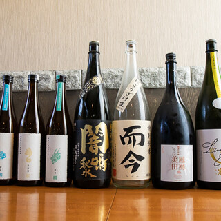 We also have rare premium sake selected by a long-established liquor store that costs 1,000 yen per cup.