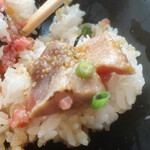 焼津港 みなみ - 玉子の下に炙りは隠れてます。