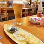 Katsugyo Ryouri Ittoku - 止まらないビールの静止画。