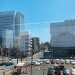 焼津港 みなみ - 大阪方面ホームから、清水港みなみのビル